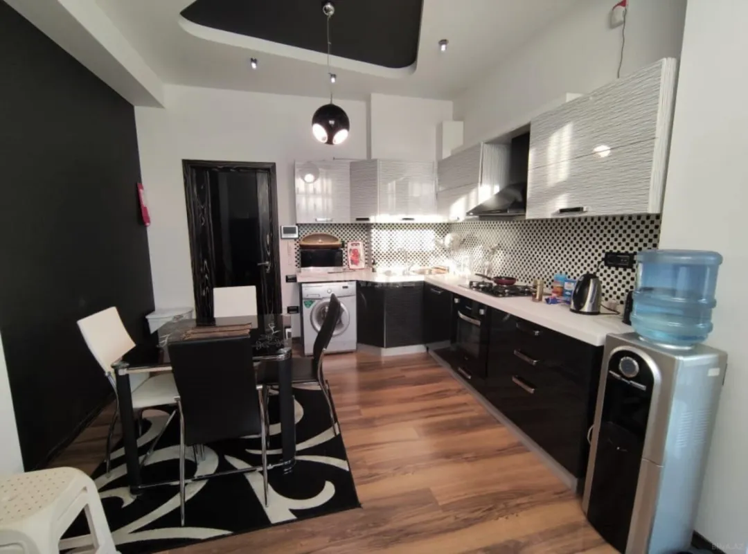 Kirayə verilir 3 otaqlı mənzil 140 m²