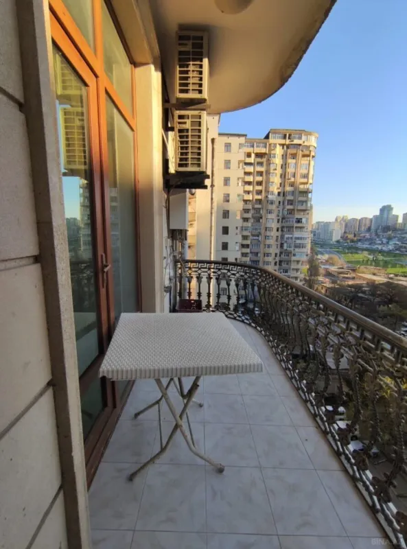Kirayə verilir 3 otaqlı mənzil 140 m²