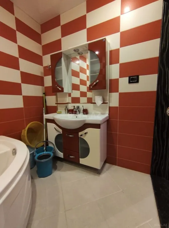 Kirayə verilir 3 otaqlı mənzil 140 m²