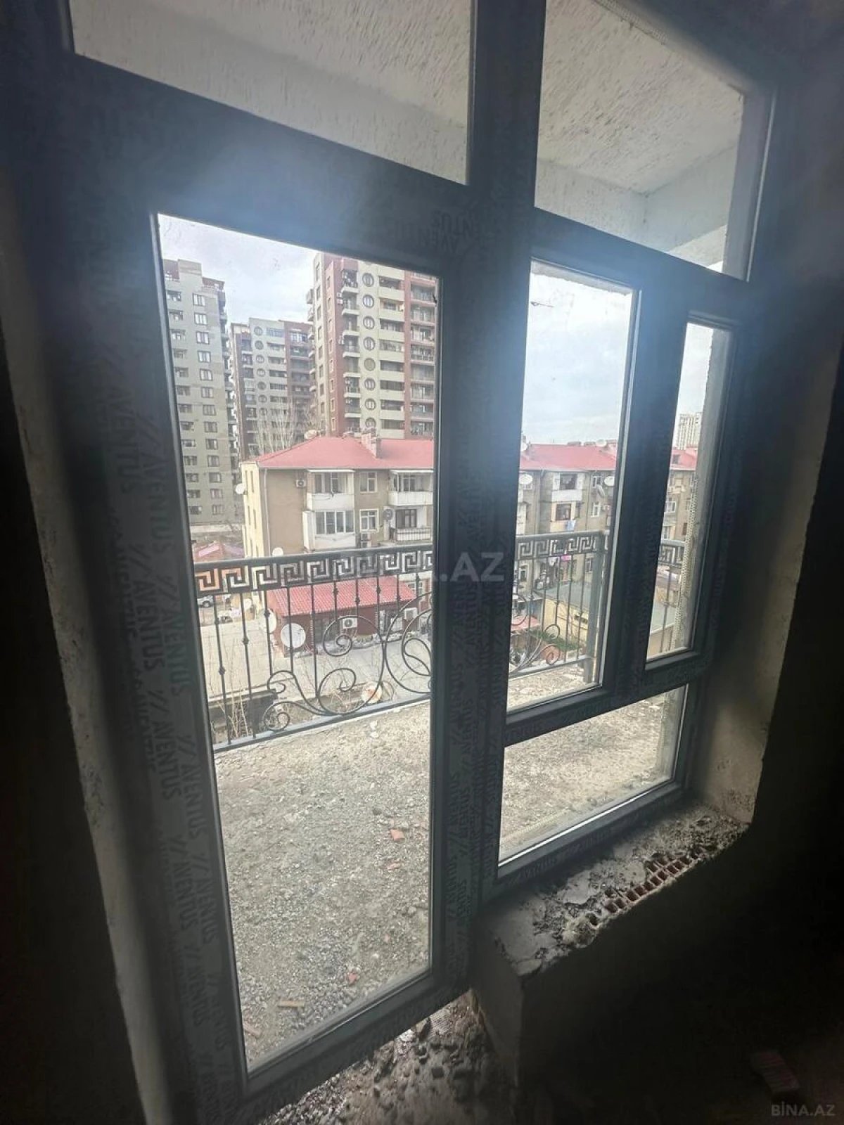 Satılır 3 otaqlı mənzil 143 m²