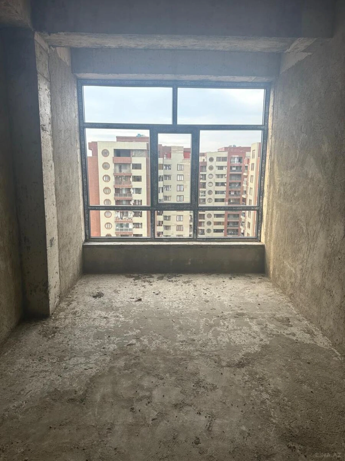 Satılır 3 otaqlı mənzil 143 m²