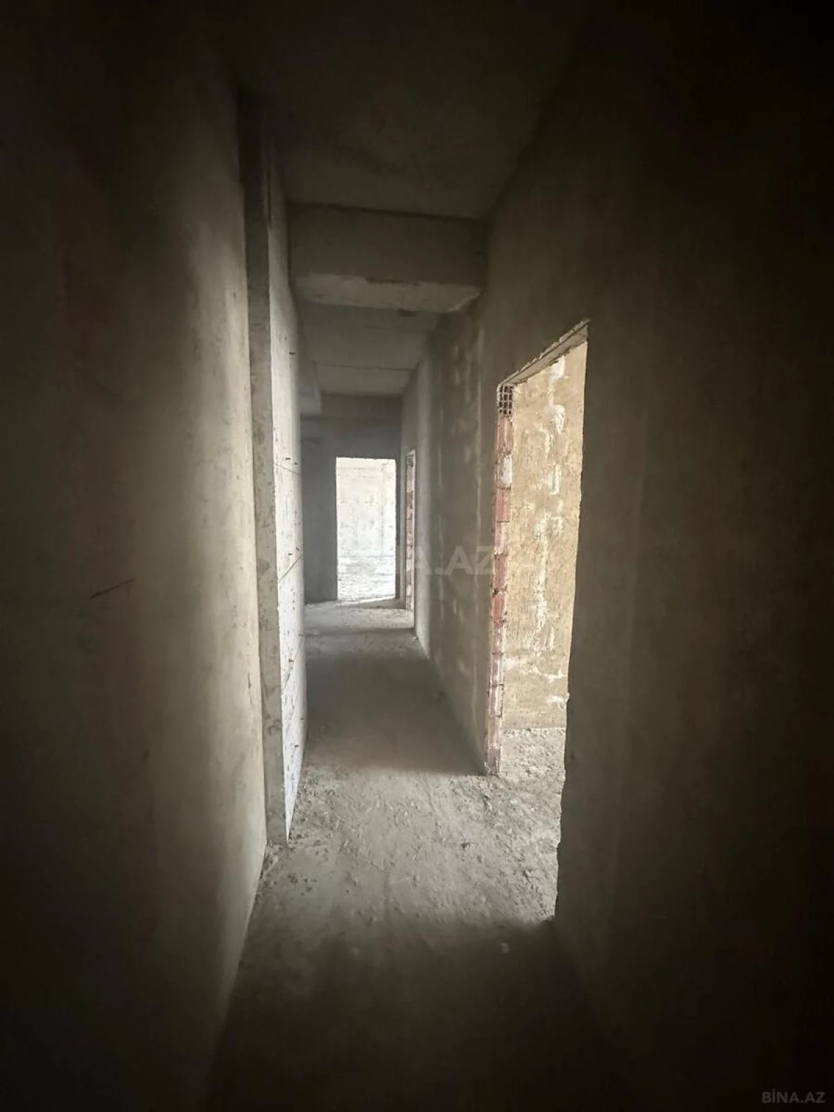 Satılır 3 otaqlı mənzil 143 m²