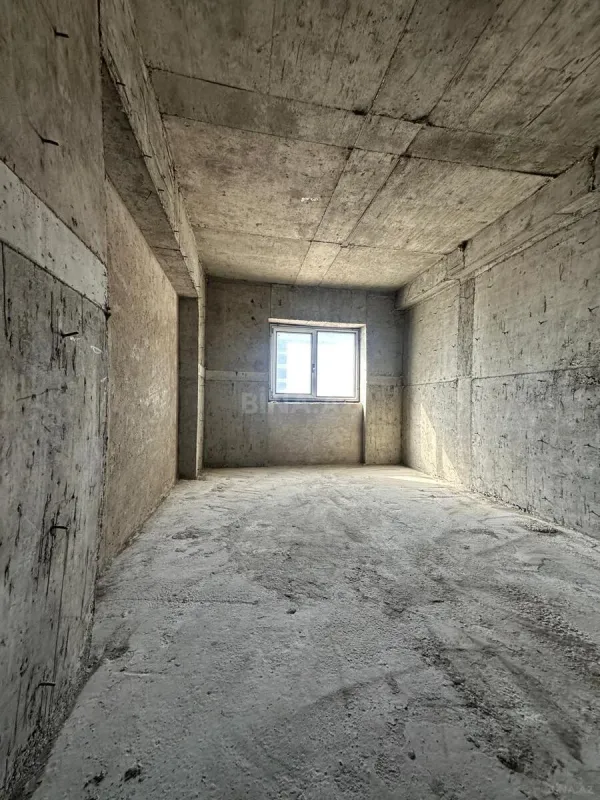 Satılır 4 otaqlı mənzil 193 m²