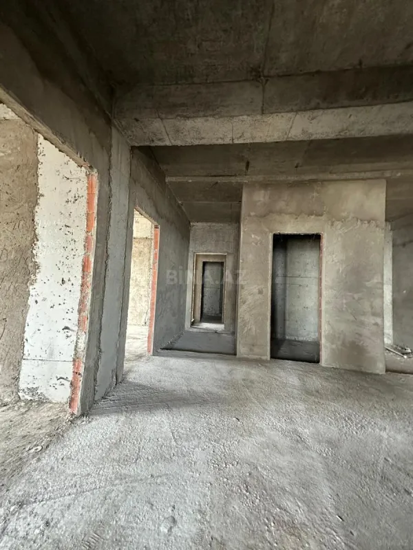 Satılır 4 otaqlı mənzil 193 m²