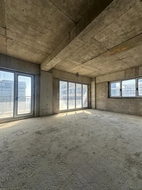 Satılır 4 otaqlı mənzil 193 m²