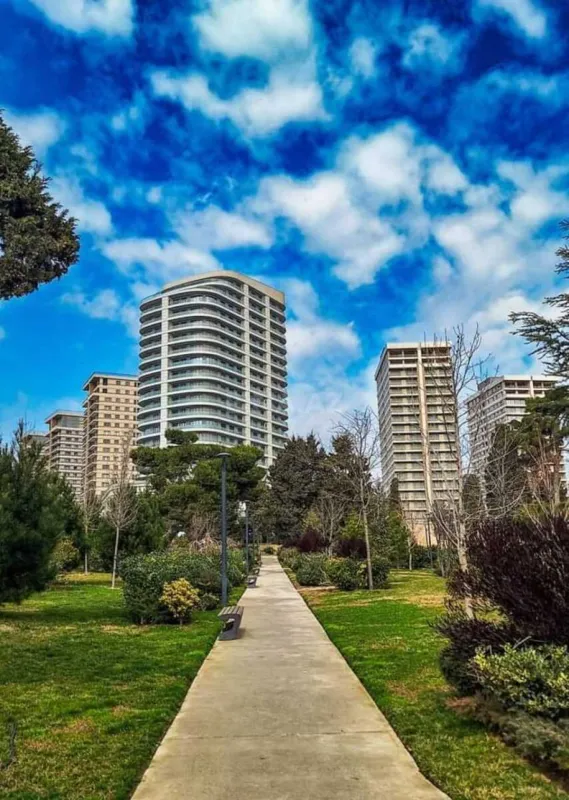 Satılır 4 otaqlı mənzil 193 m²