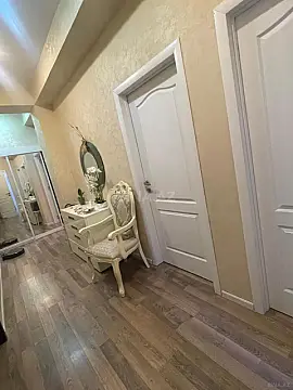 Satılır 2 otaqlı mənzil 78 m²