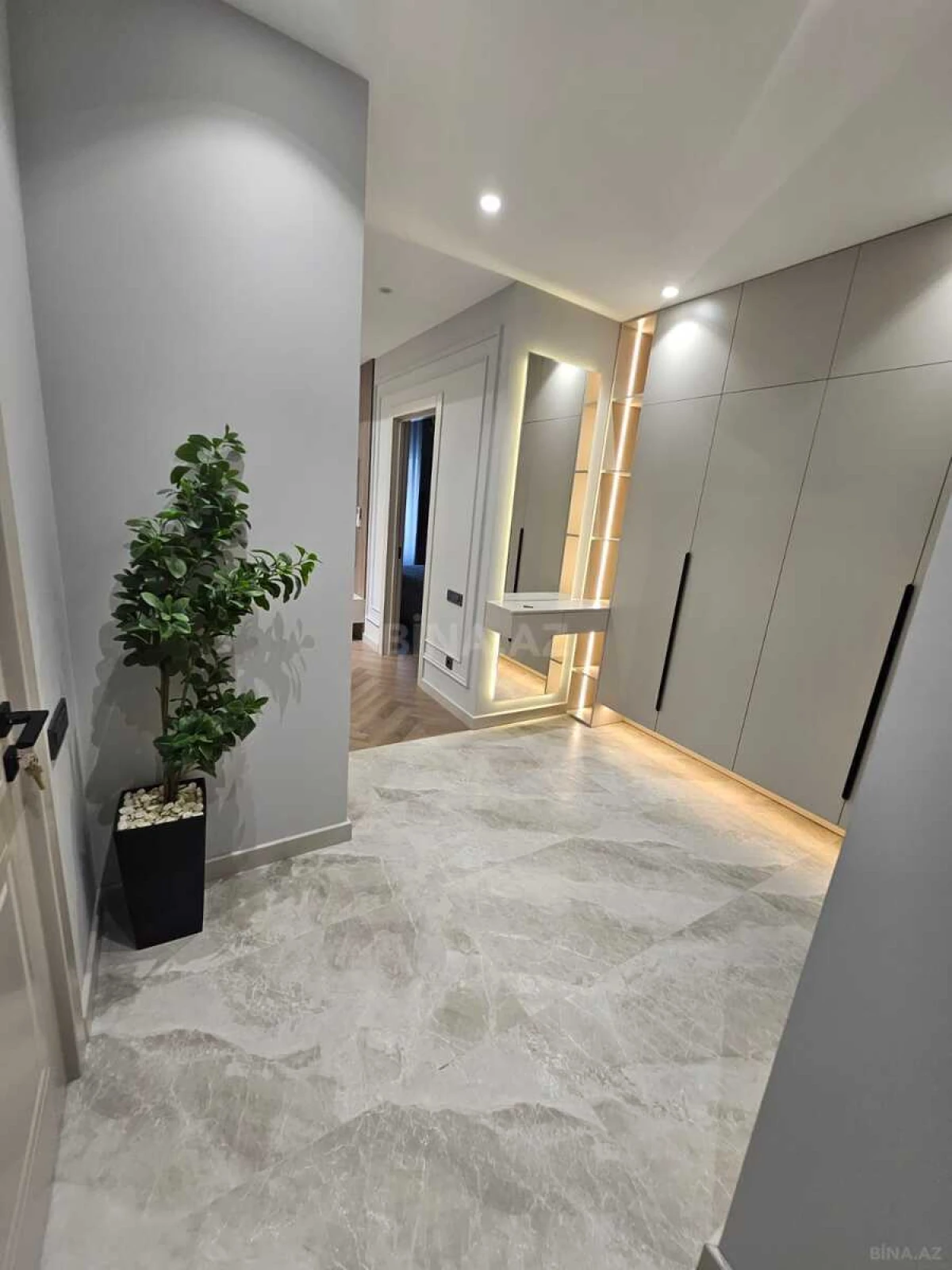 Kirayə verilir 3 otaqlı mənzil 95 m²