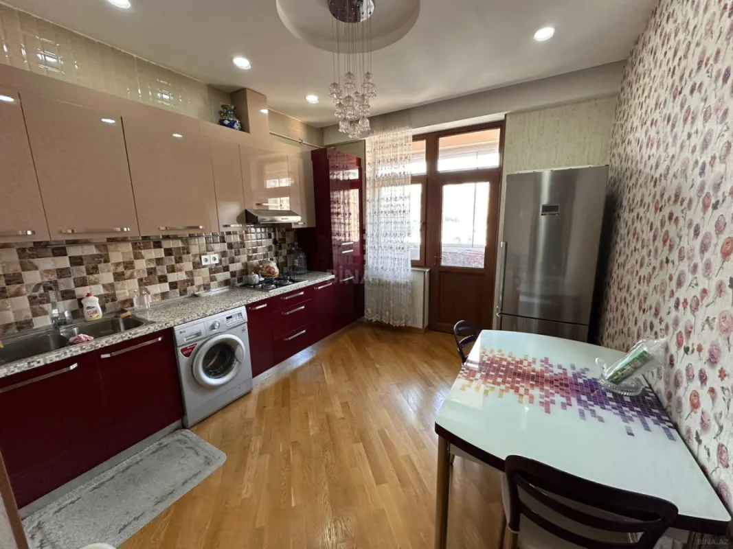 Kirayə verilir 2 otaqlı mənzil 100 m²