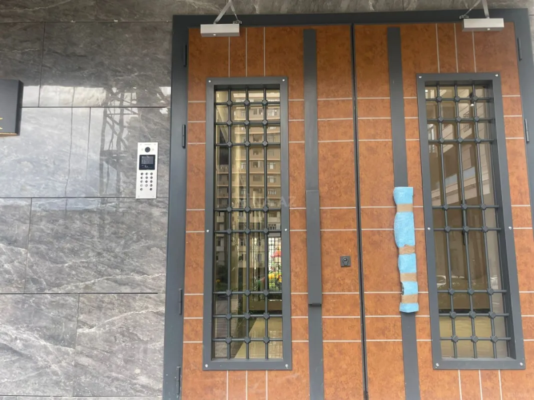 Satılır 3 otaqlı mənzil 157 m²