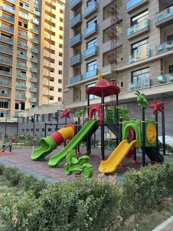Satılır 3 otaqlı mənzil 157 m²