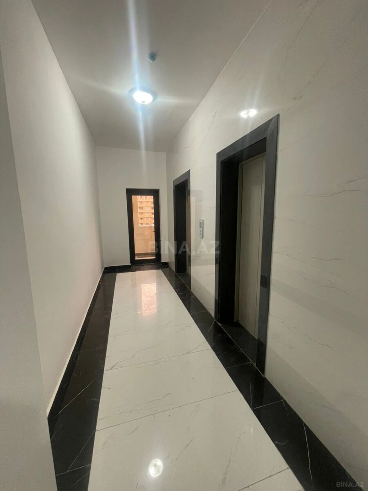 Satılır 3 otaqlı mənzil 157 m²
