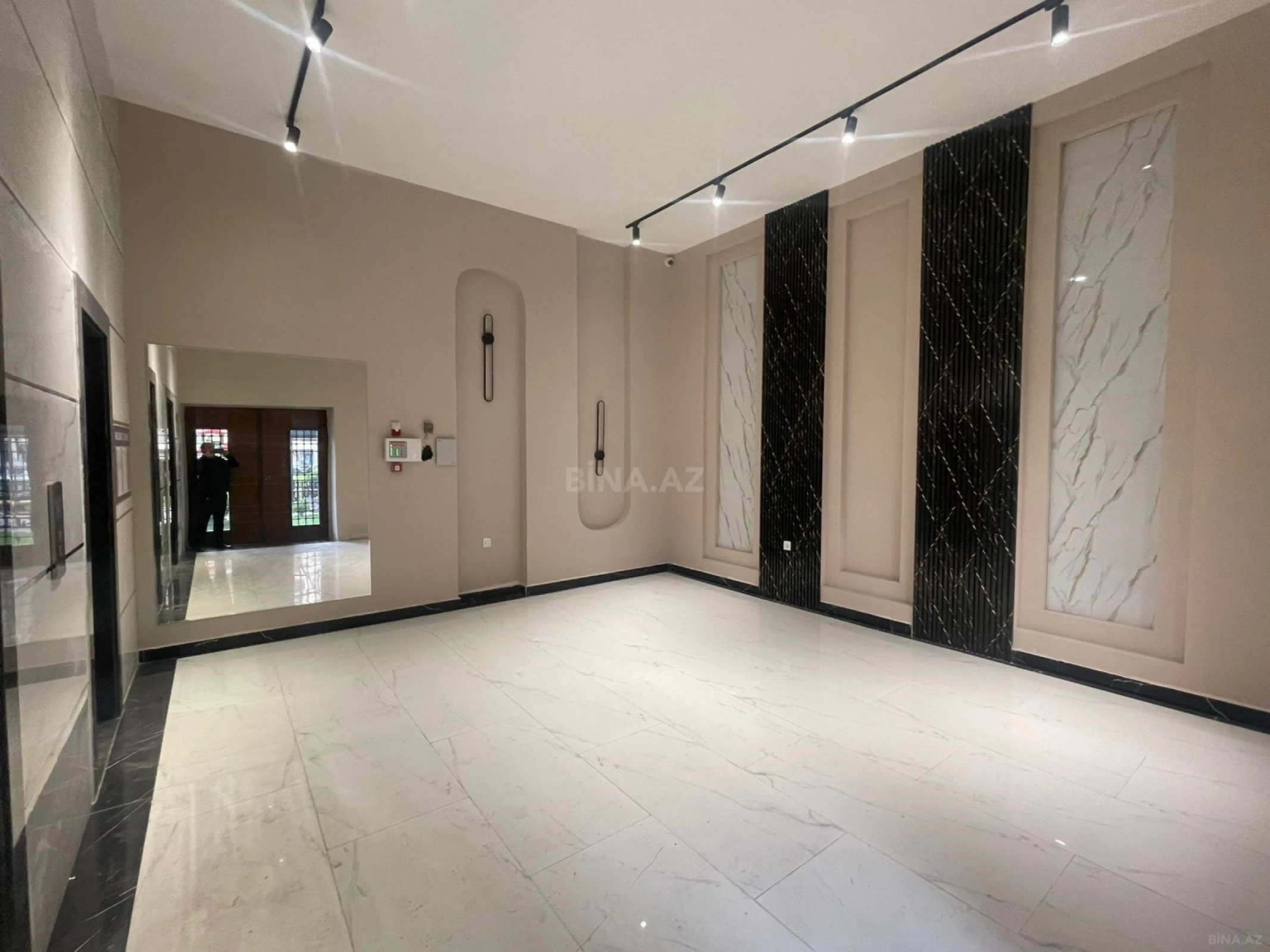 Satılır 3 otaqlı mənzil 157 m²