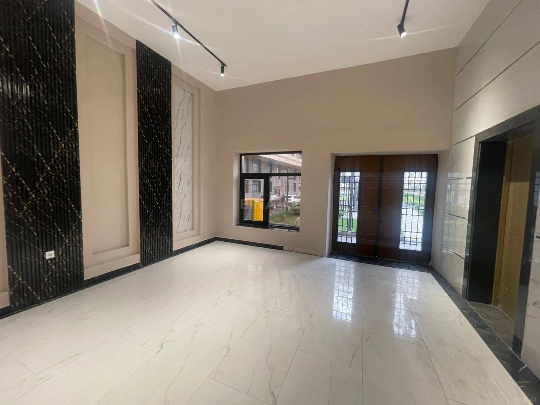 Satılır 3 otaqlı mənzil 157 m²