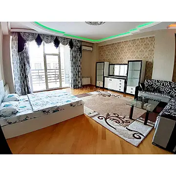 Kirayə verilir 3 otaqlı mənzil 132 m²