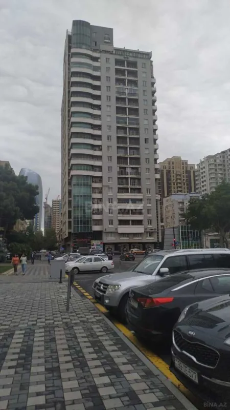 Kirayə verilir 3 otaqlı mənzil 132 m²