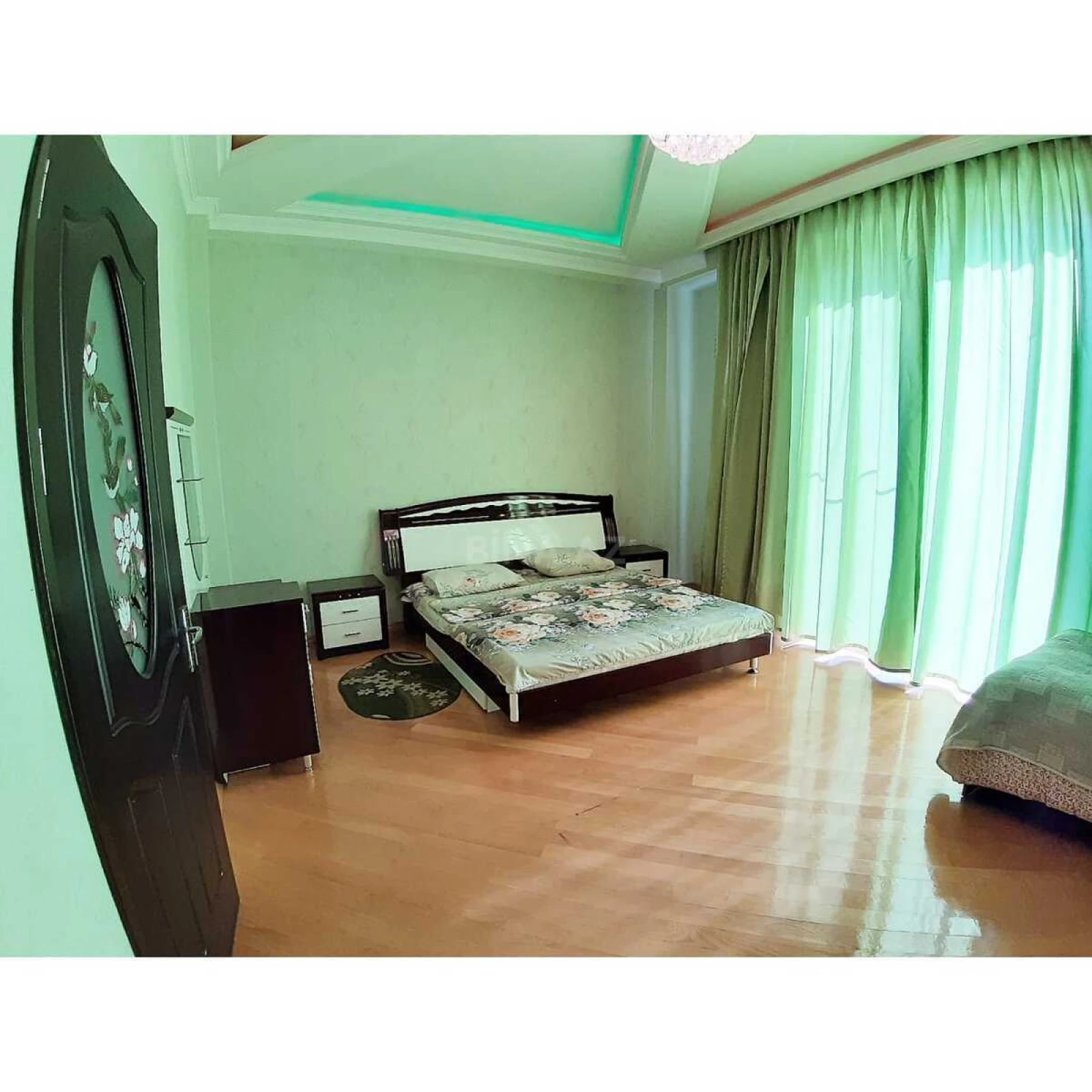 Kirayə verilir 3 otaqlı mənzil 132 m²