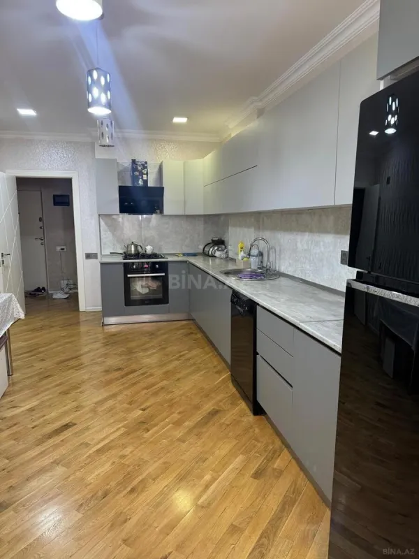 Satılır 3 otaqlı mənzil 115 m²