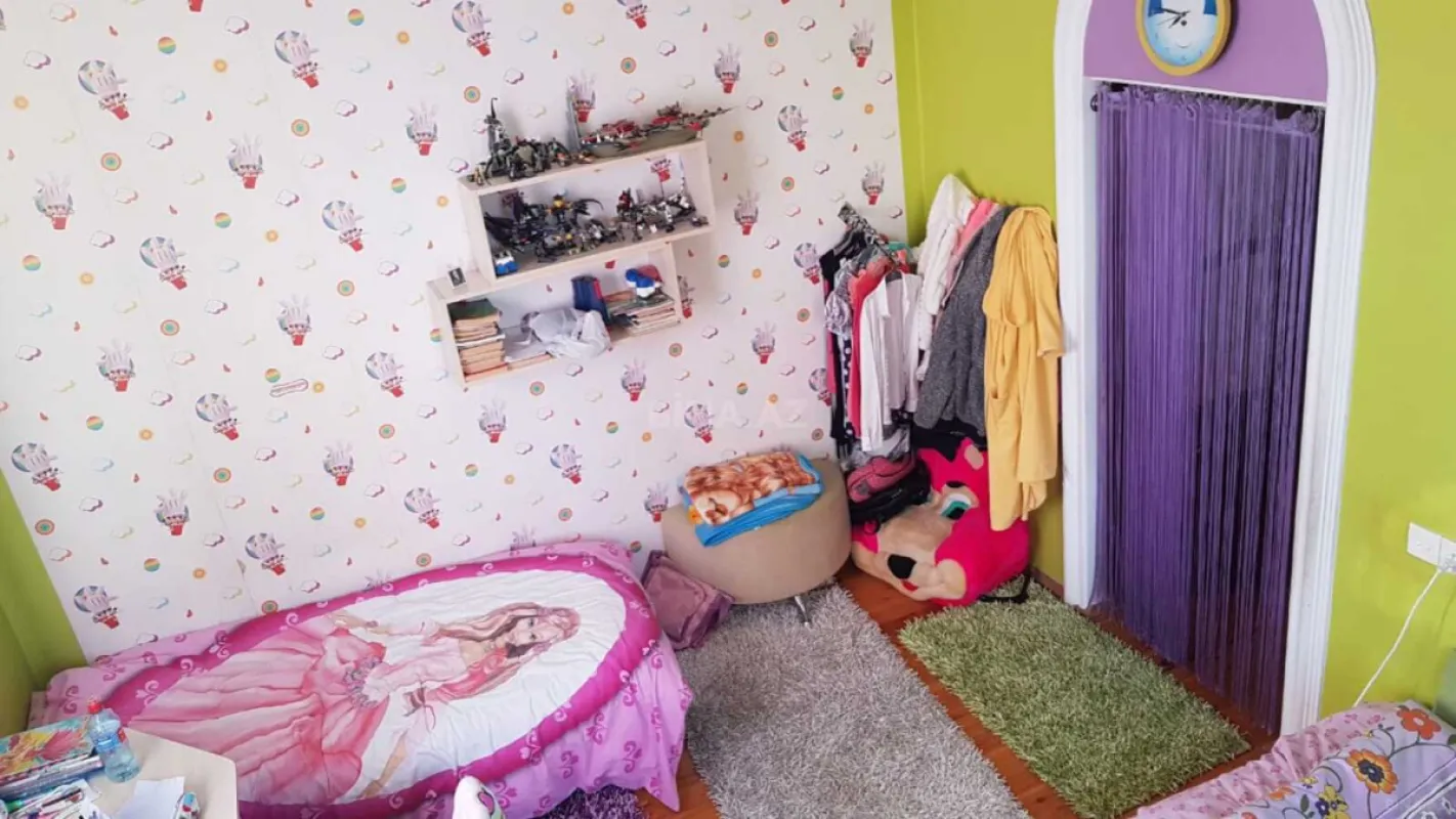 Satılır 6 otaqlı həyət evi 220 m²