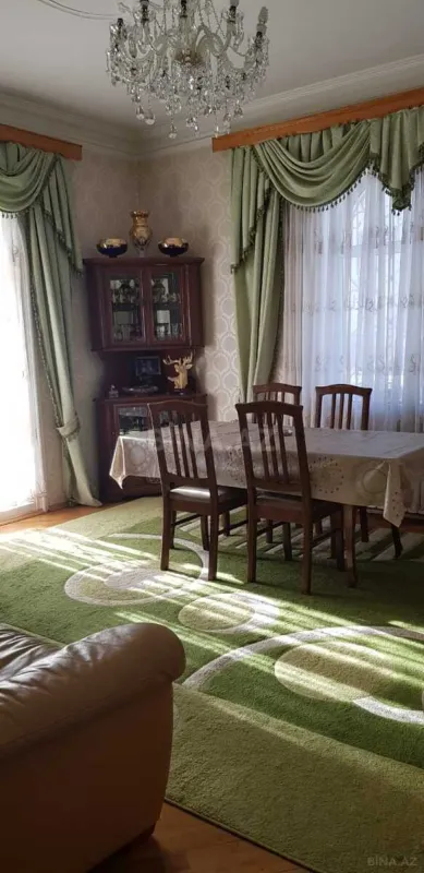 Satılır 6 otaqlı həyət evi 220 m²