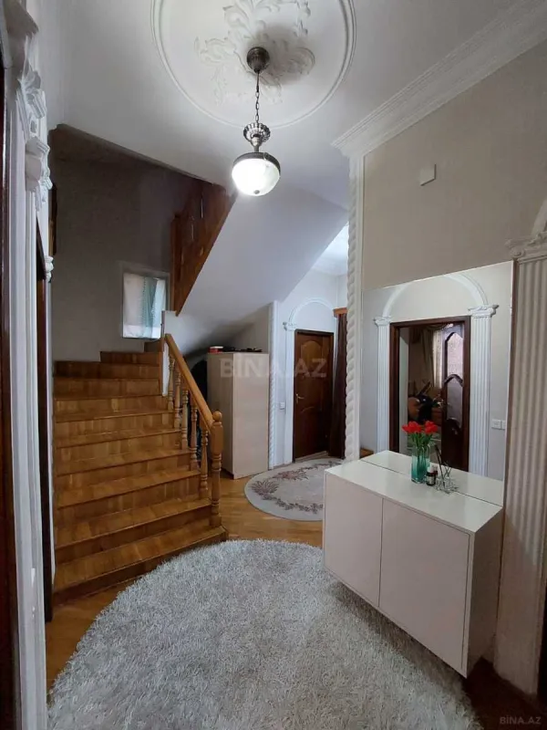 Satılır 6 otaqlı həyət evi 220 m²