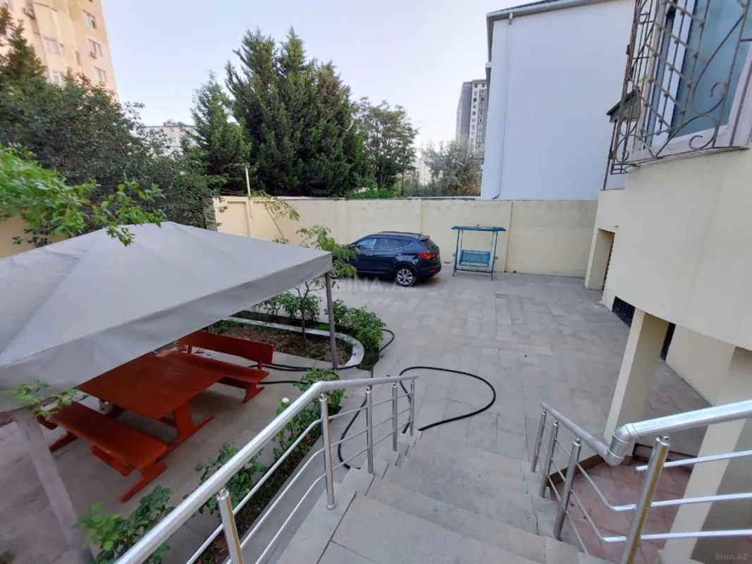 Satılır 6 otaqlı həyət evi 220 m²
