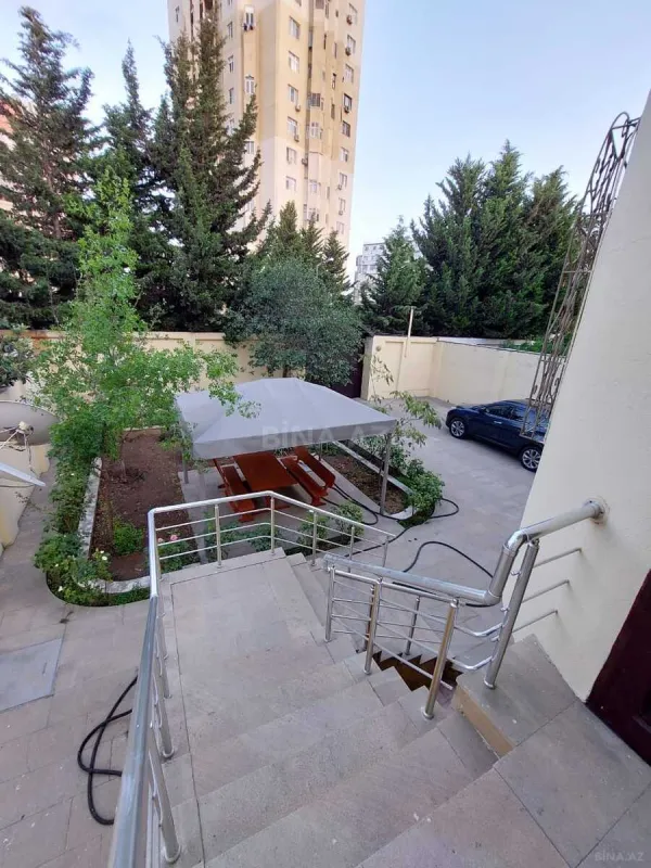 Satılır 6 otaqlı həyət evi 220 m²