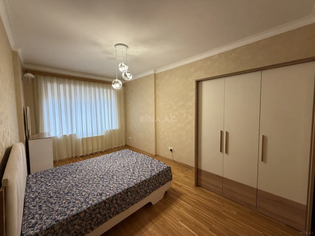 Satılır 3 otaqlı mənzil 135 m²