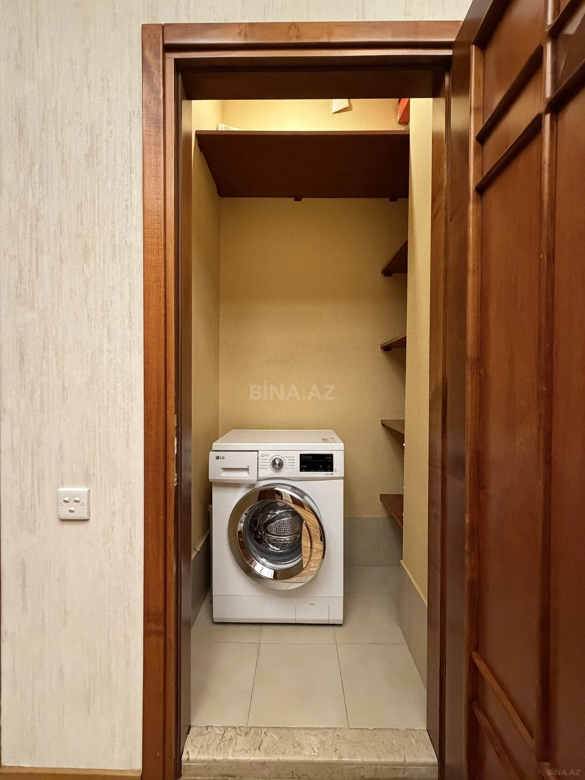 Satılır 3 otaqlı mənzil 135 m²