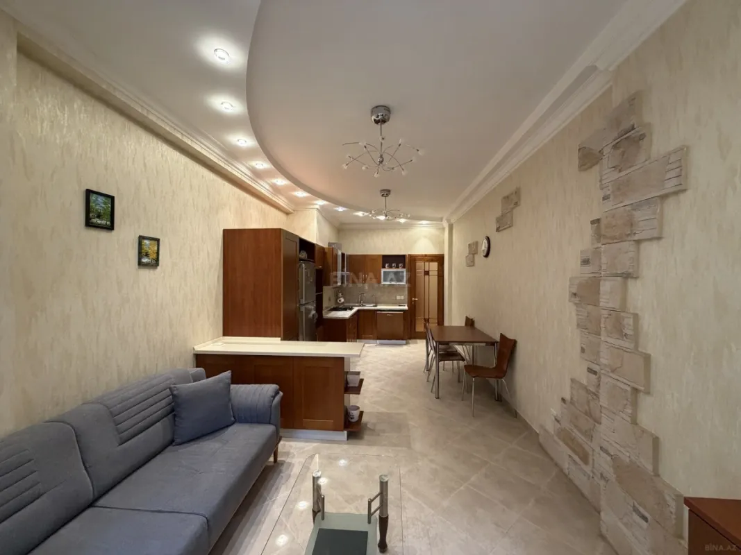 Satılır 3 otaqlı mənzil 135 m²