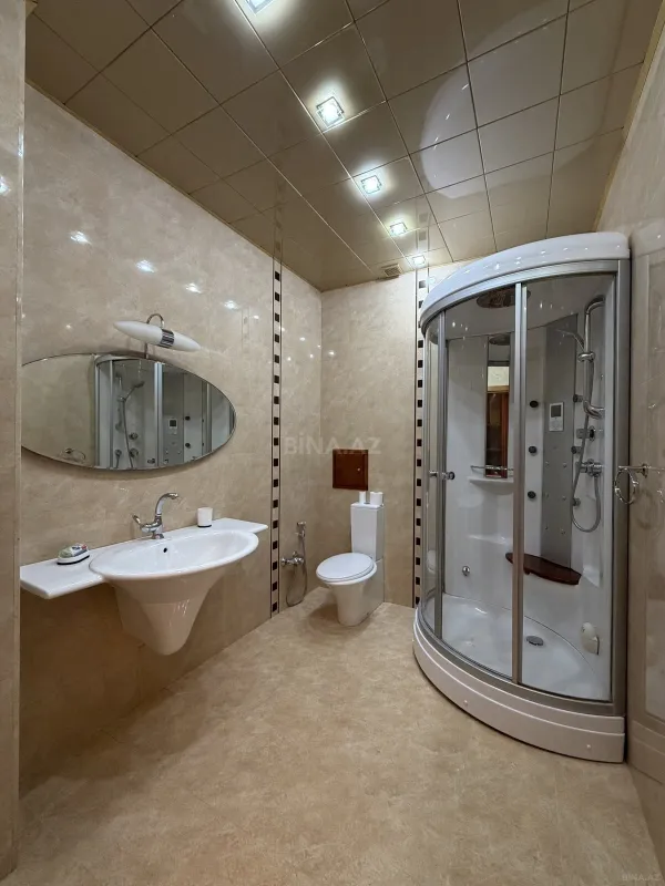 Satılır 3 otaqlı mənzil 135 m²