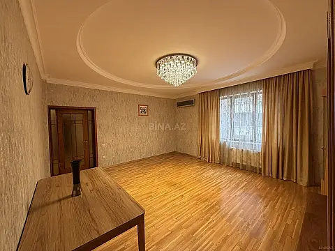 Satılır 3 otaqlı mənzil 135 m²