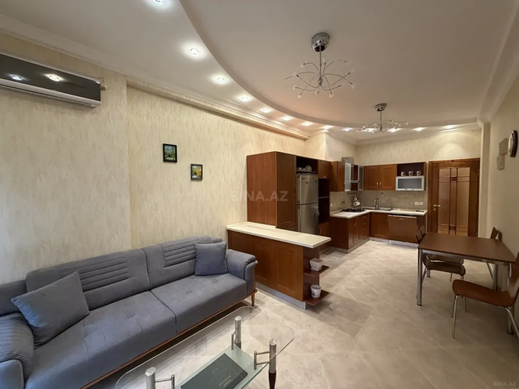 Satılır 3 otaqlı mənzil 135 m²