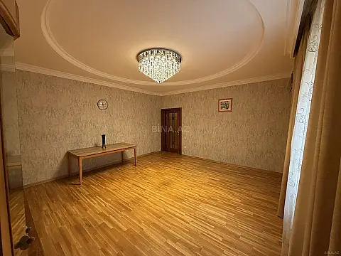 Satılır 3 otaqlı mənzil 135 m²