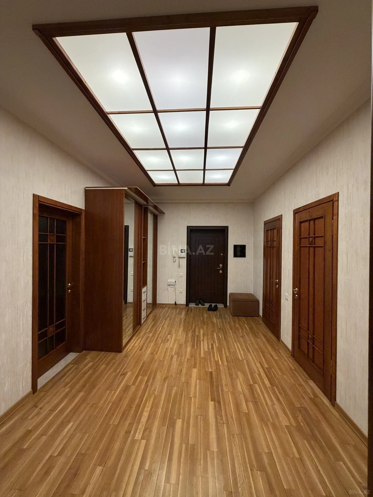 Satılır 3 otaqlı mənzil 135 m²