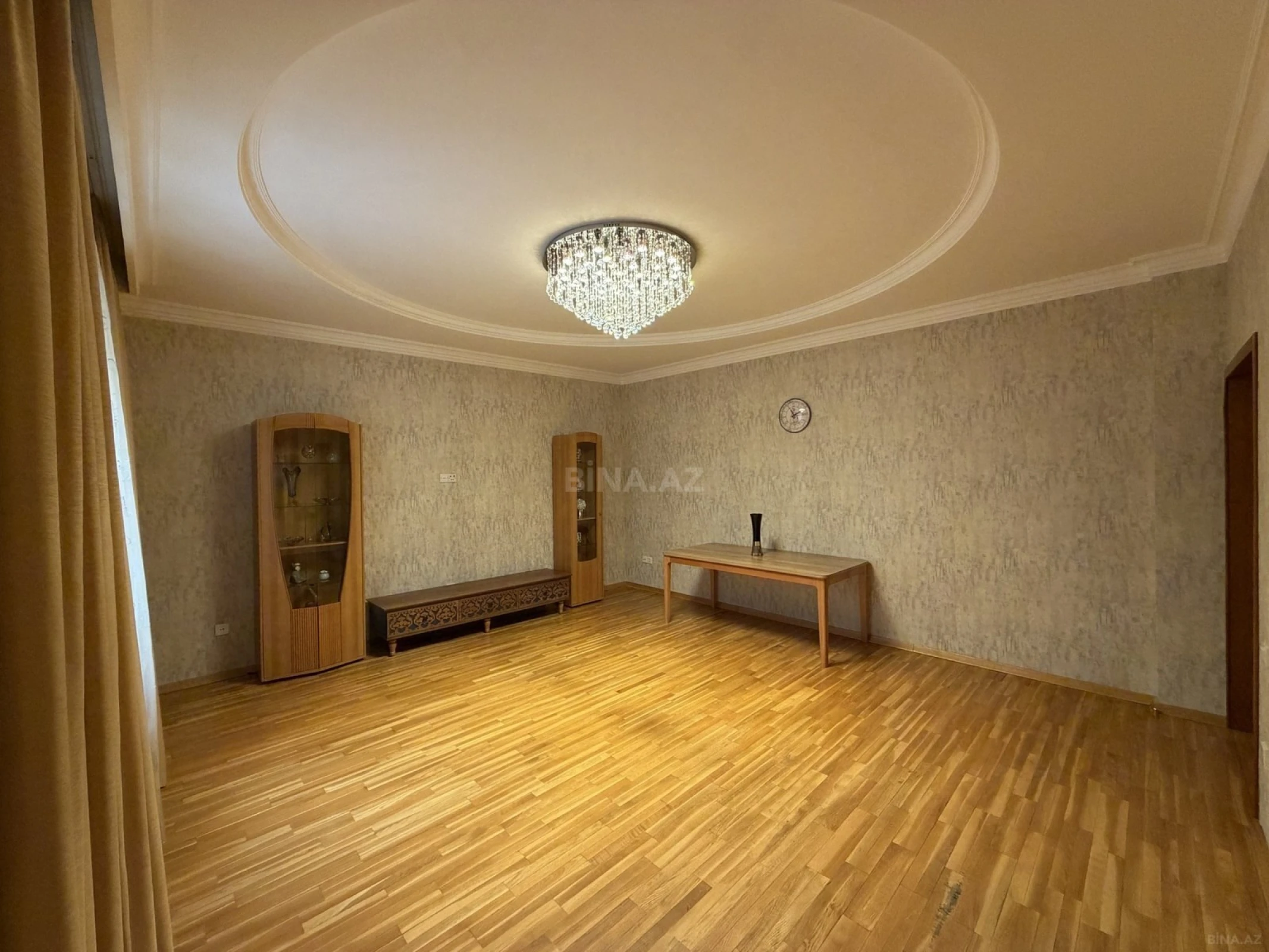 Satılır 3 otaqlı mənzil 135 m²