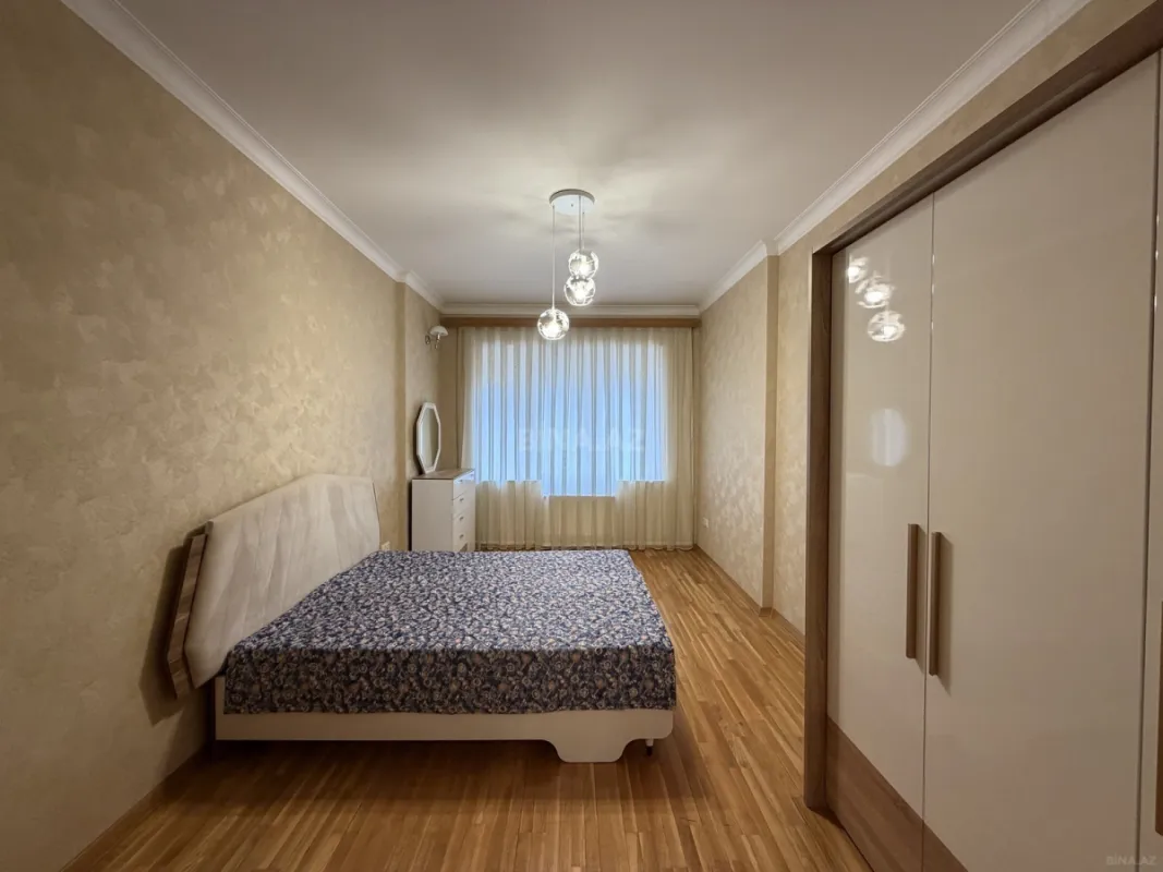 Satılır 3 otaqlı mənzil 135 m²