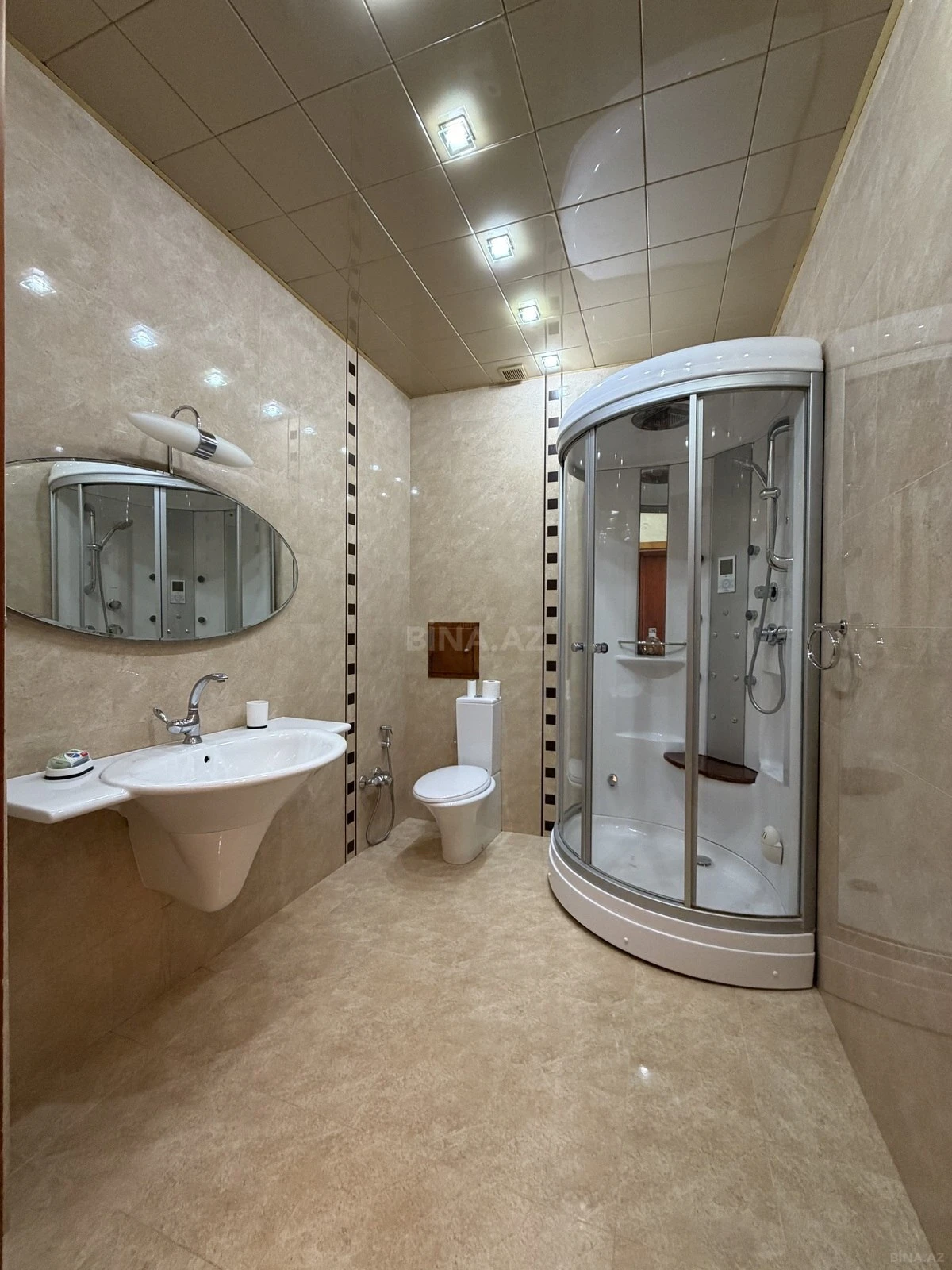 Satılır 3 otaqlı mənzil 135 m²