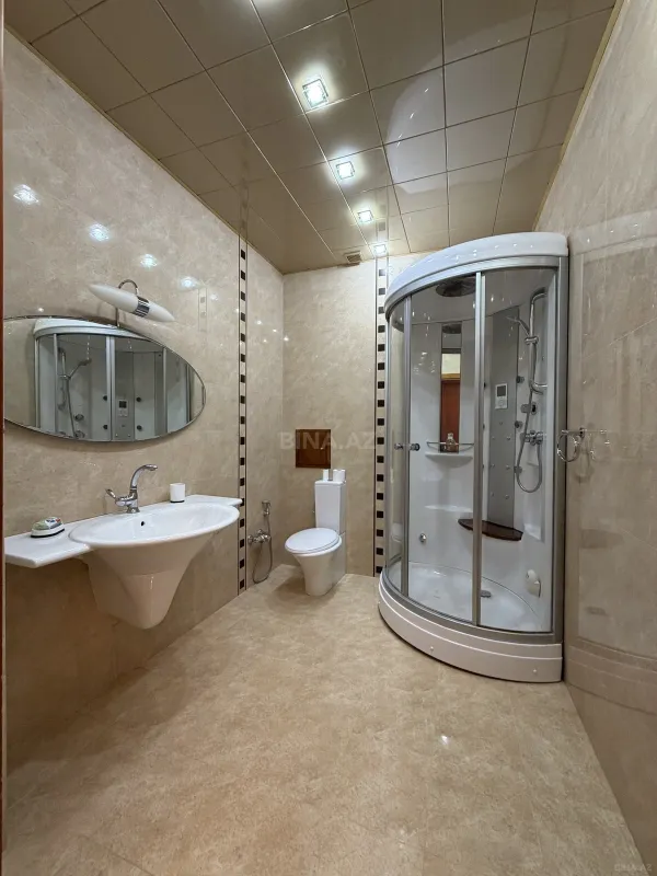 Satılır 3 otaqlı mənzil 135 m²