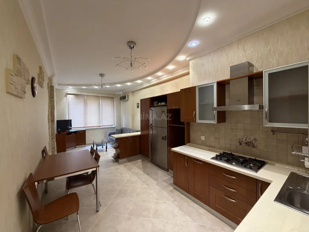 Satılır 3 otaqlı mənzil 135 m²