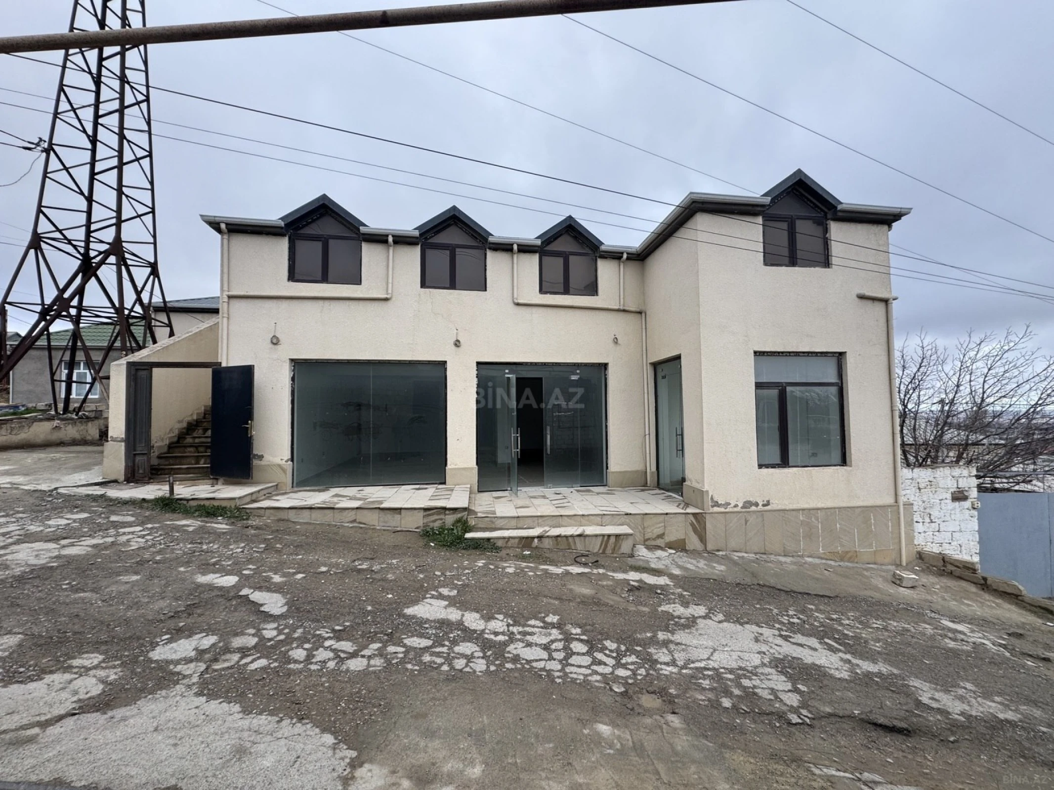 Satılır obyekt 280 m²