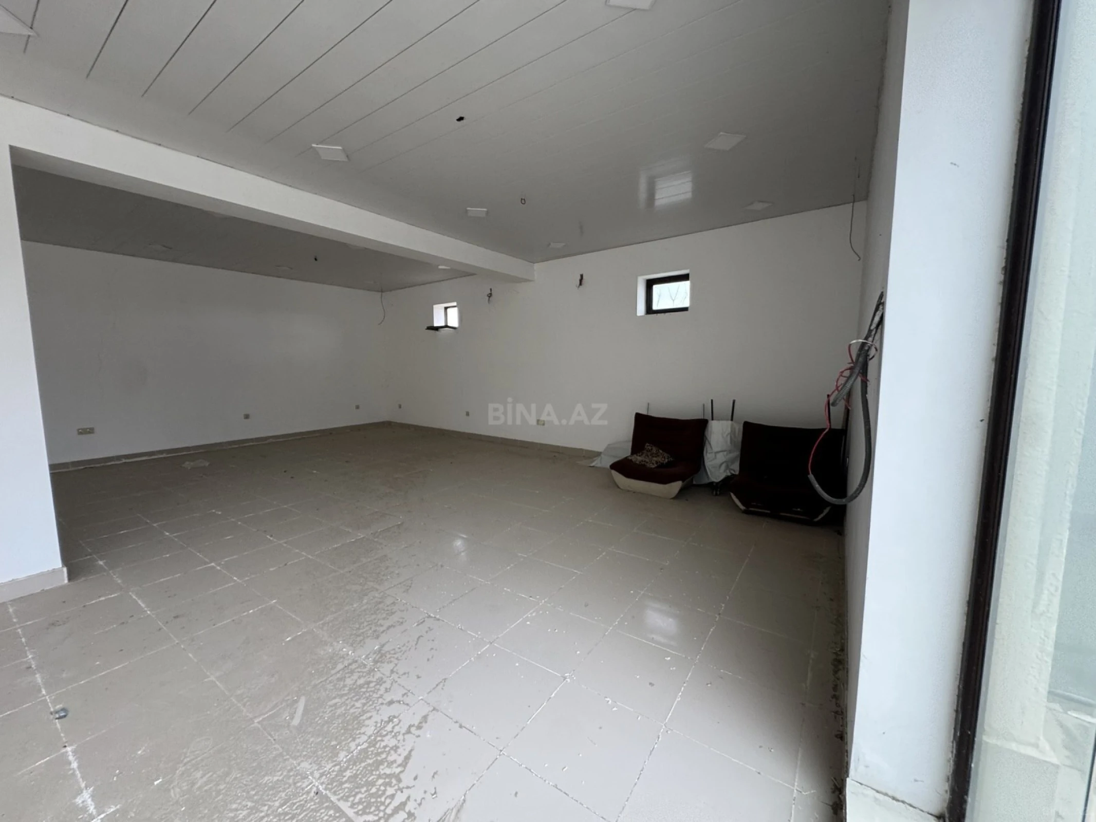 Satılır obyekt 280 m²