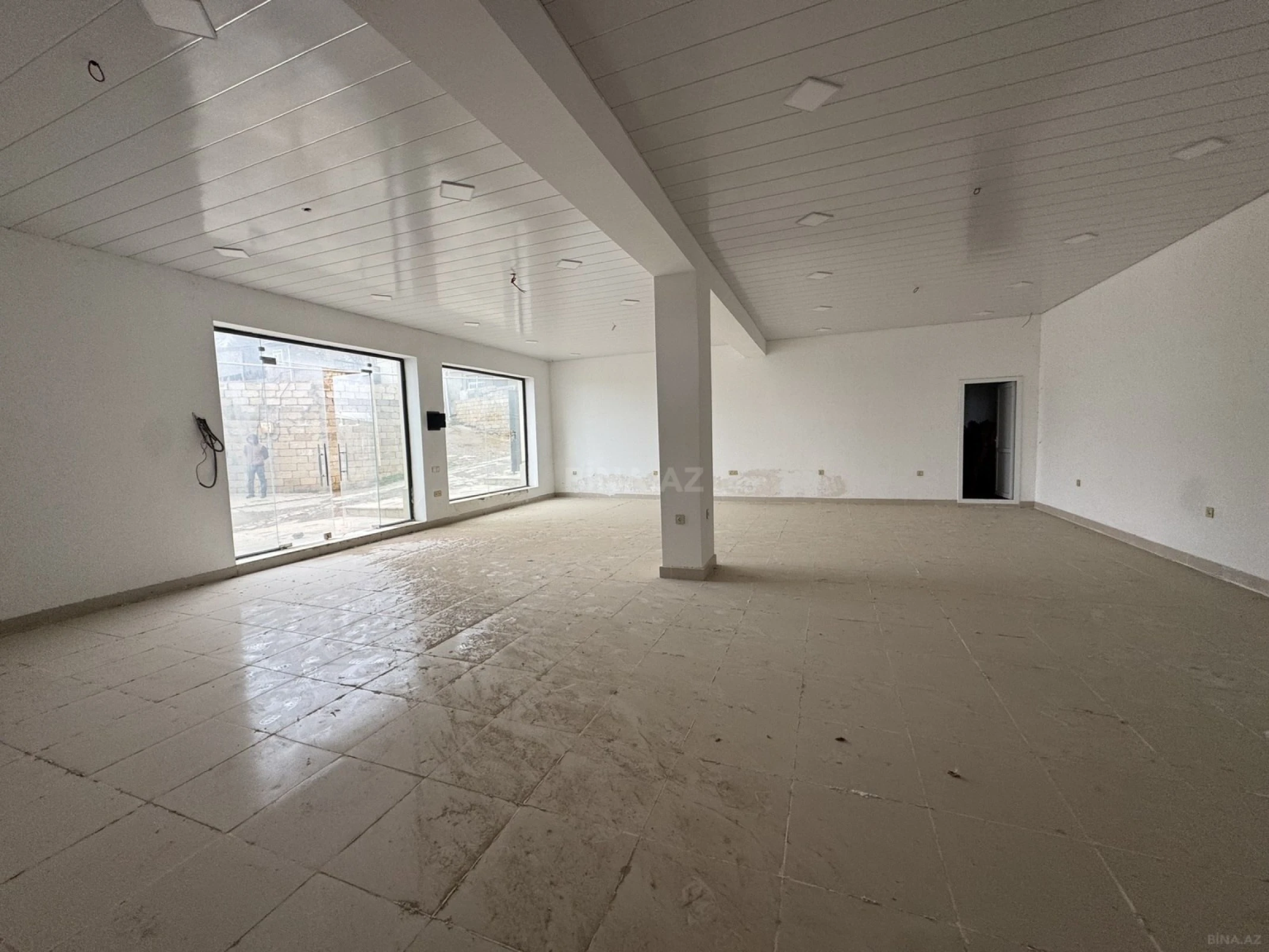 Satılır obyekt 280 m²