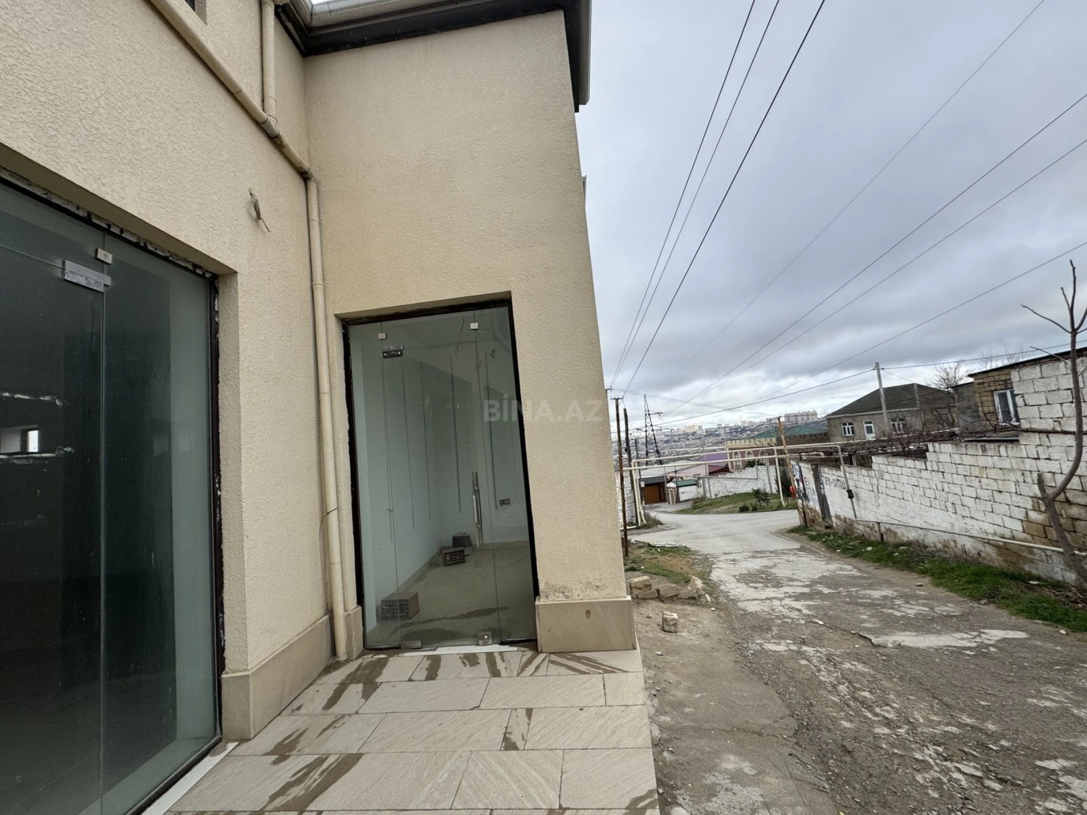 Satılır obyekt 280 m²