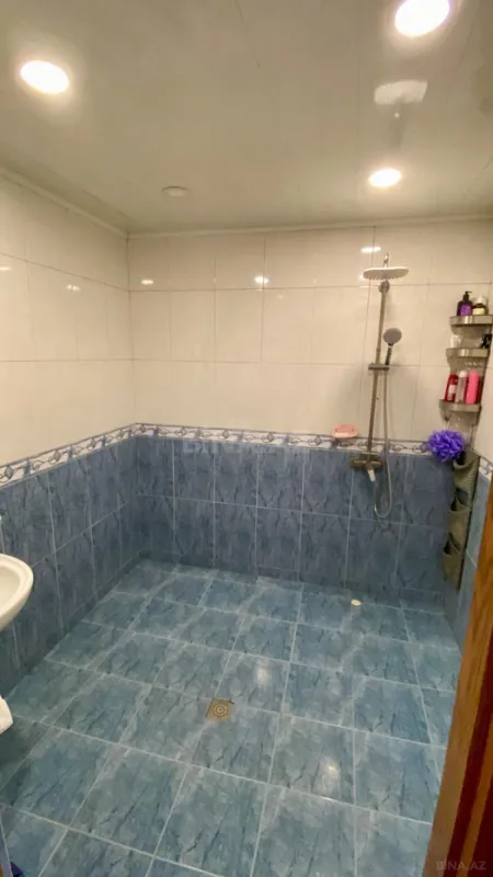 Satılır 3 otaqlı mənzil 141 m²