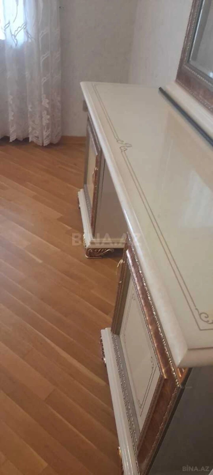 Kirayə verilir 4 otaqlı mənzil 100 m²