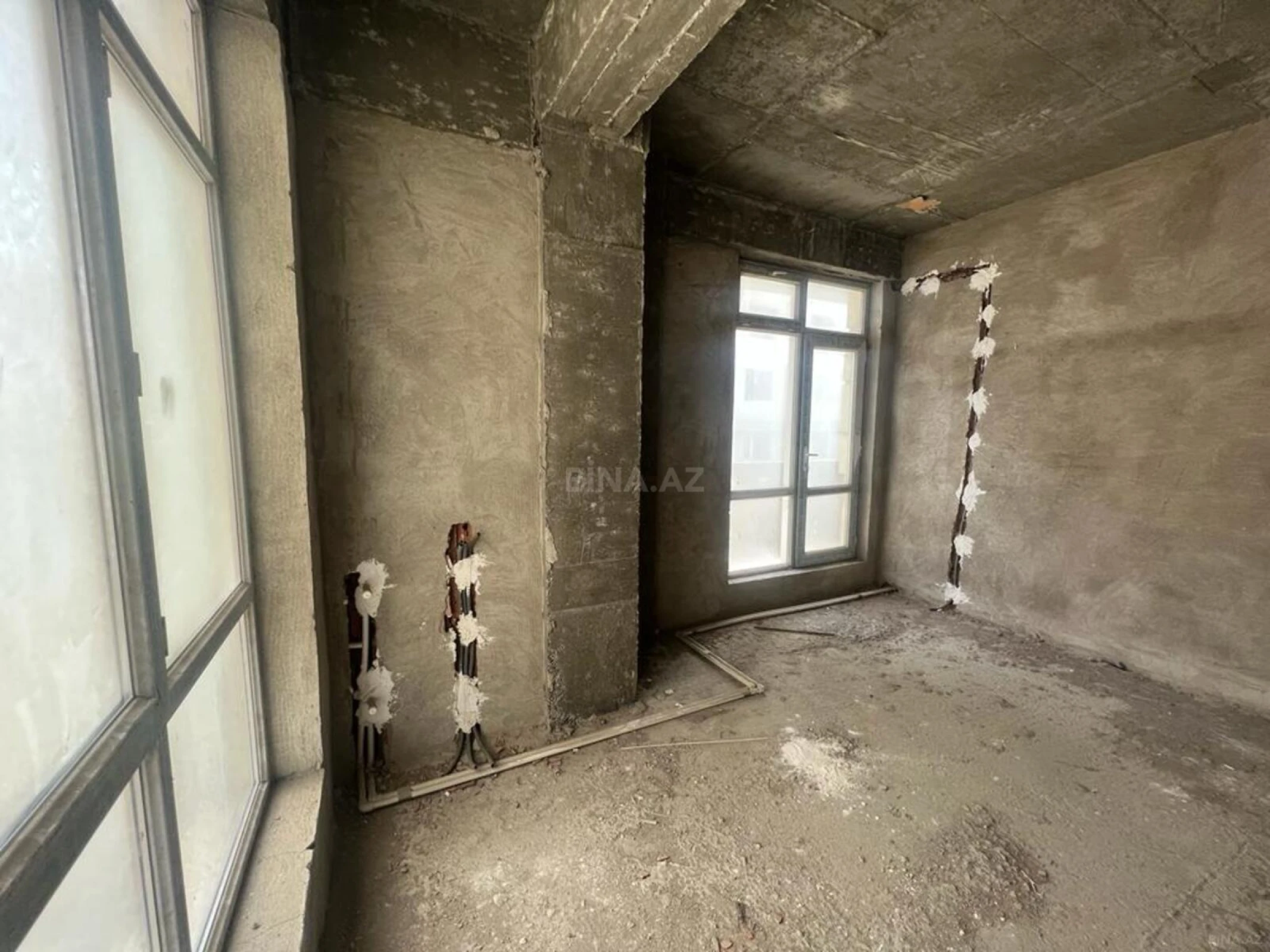 Satılır 3 otaqlı mənzil 136 m²