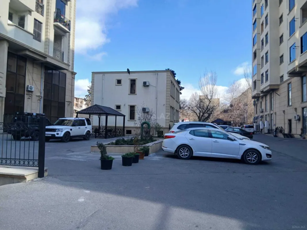 Satılır 3 otaqlı mənzil 110 m²
