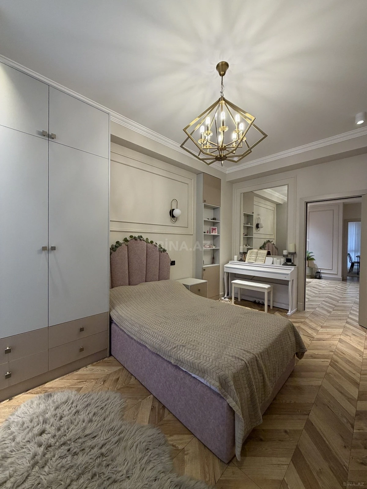 Satılır 3 otaqlı mənzil 105 m²