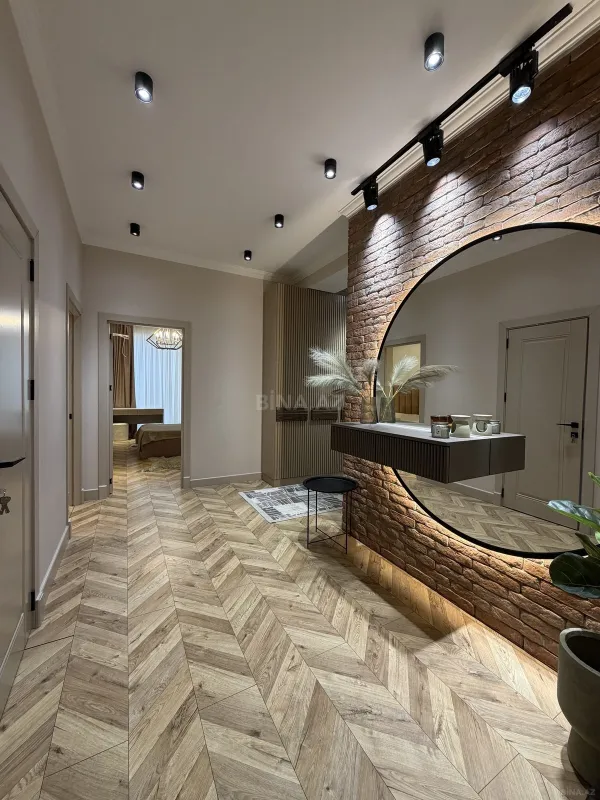 Satılır 3 otaqlı mənzil 105 m²